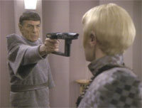 Szenenbild aus 'Wiedervereinigung, Teil 2' mit Spock und Sela